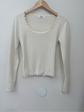 The Workshop Ivory Scalloped-Edge Long Sleeve Tee size L